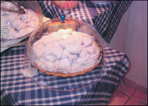 Materiel forain: cloche � gateaux, crepes, tartes etc...