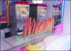 Materiel forain: presentoir pour cornets de glace